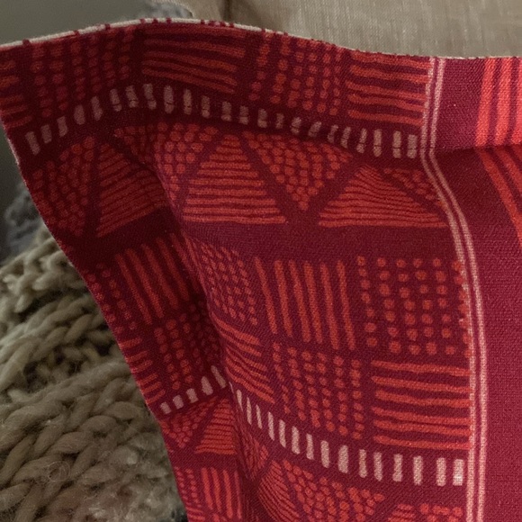 RATAN TEXTILES PVT. LTD.
PILLOW COVER
COTTON & LINEN 18” x 18”
MADE IN INDIA NEW - Picture 2 of 10